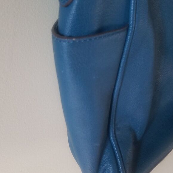 Liz Claiborne Blue Leather Crossbody Purse Classic Everyday Bag - Picture 5 of 9